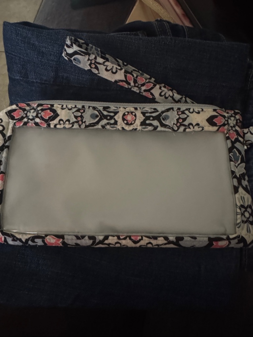 Vera Bradley EUC Floral Pattern Women's Wristlet Clutch - Pink & Navy